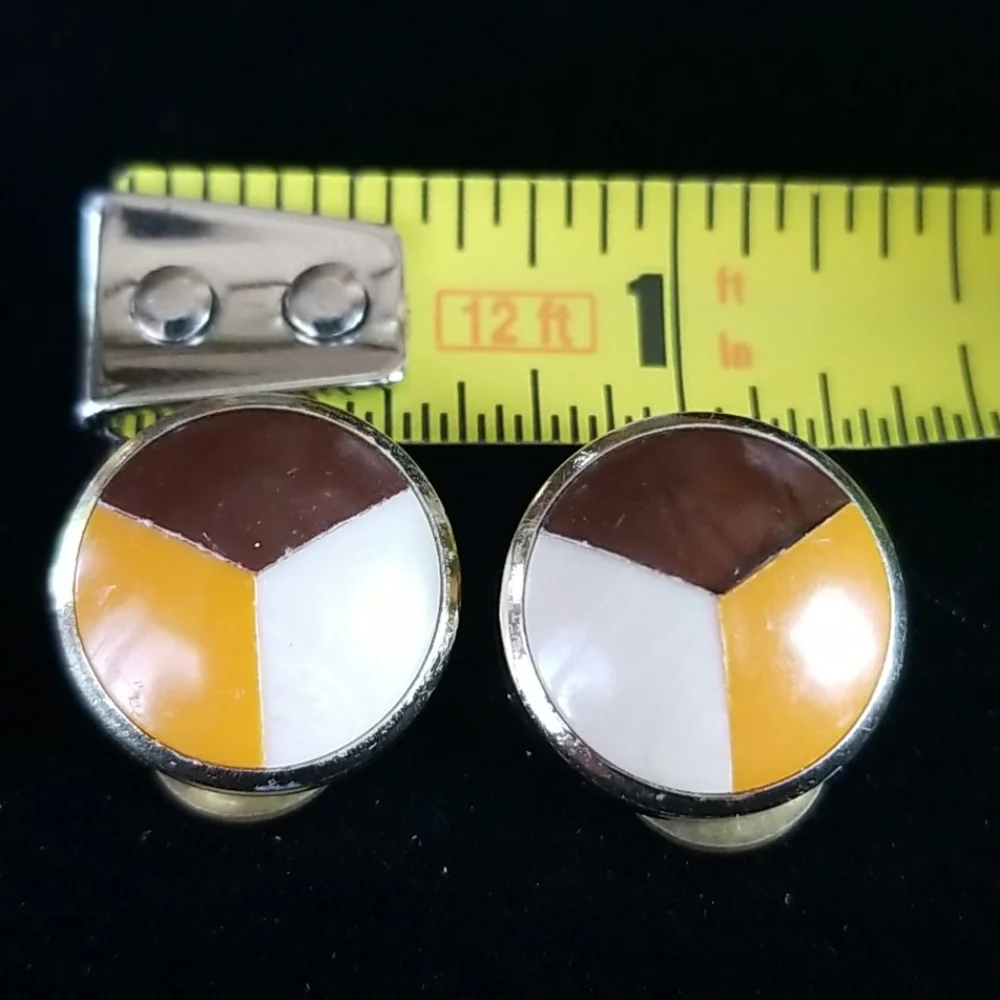 Vintage 1970s Earth Tone Inlaid Clip Earrings Gold Tone - Picture 10 of 16